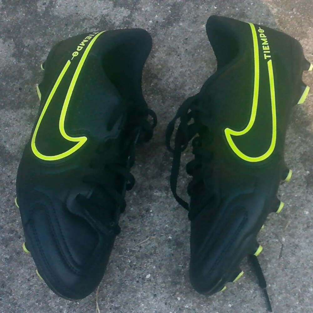 Nike Youth Legend 9 Club FG - Black/Volt size 6y